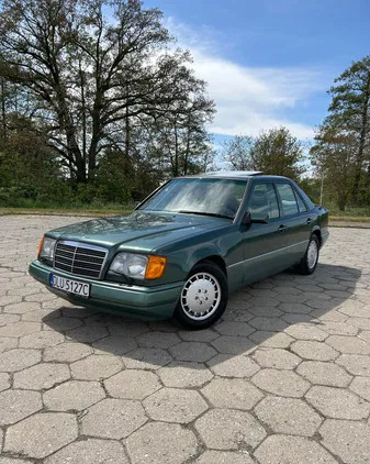 samochody osobowe Mercedes-Benz Klasa E cena 26500 przebieg: 224000, rok produkcji 1994 z Lubin